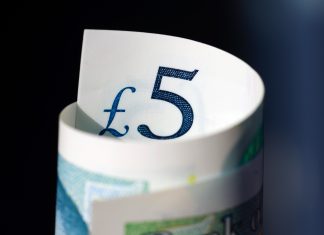 Nádej na odloženie Brexitu posilňuje libru