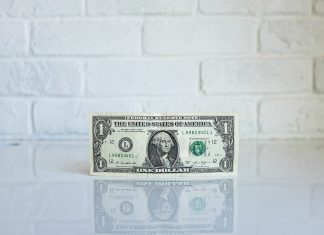 Americký dolár nachádza podporu v priaznivých prílivoch kapitálu