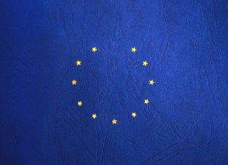 Brexit sa odkladá, libra stagnuje