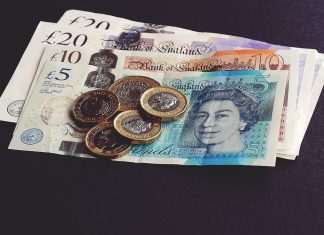 Libra mierne posilňuje aj napriek tlakom spojeným s brexitom a slabším výsledkom výrobného indexu PMI