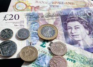 Britská libra pár dní pred voľbami posilňuje