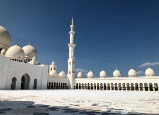 Abú Dhabí sprevádzkuje prvú jadrovú elektráreň v arabskom svete