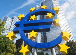 Ekonomika eurozóny v prvom štvrťroku medziročne aj medzikvartálne klesla euro-sculpture-2867925_1280