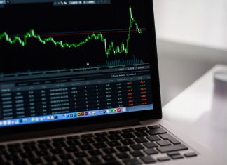 Otec technickej analýzy očakáva desaťpercentný prepad akcií