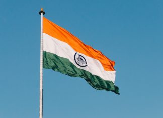 India zavedie dovozné clá na solárne panely Indie, indická vlajka