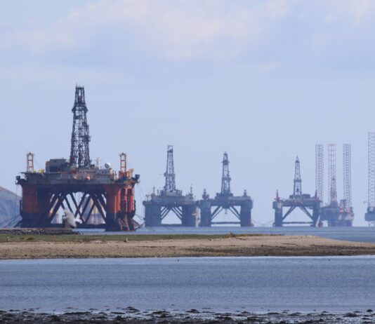 Ropa po výstupe na trojročné maximum mierne zlacnela. Dopyt po nej ale porastie, veštia OPEC ropa