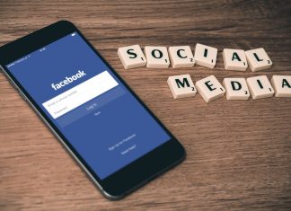 Facebook stále jednotkou Facebook