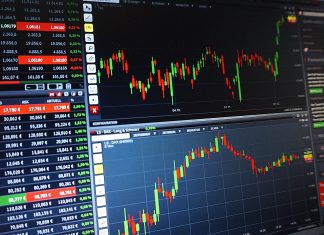 Burzy v Číne i Hongkongu oslabili. Investori vyberali zisky akcie