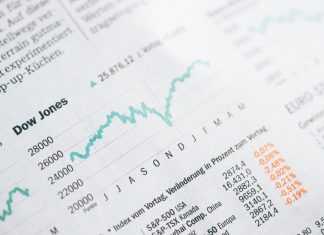 Autor teórie čiernej labute Taleb varuje: na akciových trhoch rastie tail risk Autor teórie čiernej labute Taleb varuje: na akciových trhoch rastie tail risk