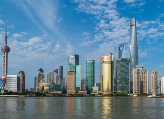 Čínske a hongkonské akcie rastú, japonské klesajú Čínske a hongkonské akcie rastú, japonské klesajú