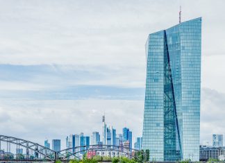 Európska centrálna banka podrží úrokové sadzby nízko po dlhšiu dobu ecb