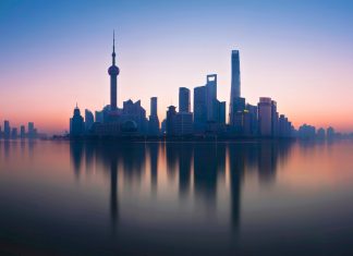 Čínske akcie pod hrozbou amerických sankcií oslabili shanghai