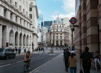 Stablecoiny potrebujú globálnu reguláciu, povedal guvernér Bank of England london