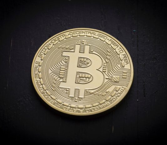 Bitcoin sa blíži k 50 tisícom dolárov. Pomohla mu kryptoburza Coinbase Bitcoin