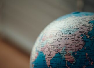 Ázijské trhy sú pod tlakom výpredajov. Investori sa boja inflácie Asia, map