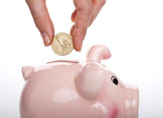 Dolár po dátach z trhu práce oslabil. Libra silnie v očakávaní ďalšieho zvýšenia úrokových sadzieb Americký dolár sa v reakcii na pokles zamestnanosti v súkromnom sektore prepadol na týždenné minimum voči košu svetových mien.