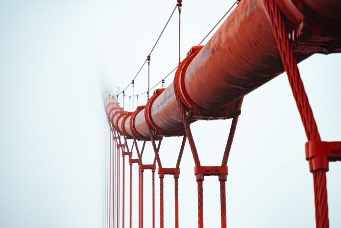 těžba ropy Africká Namíbia by mohla začať do roku 2026 ťažiť ropu. Ťažiarska spoločnosť Shell totiž v jej výsostných vodách objavila sľubne objemné náleziská.