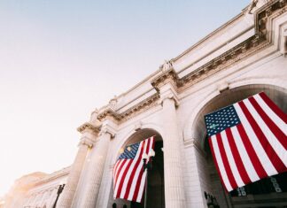 Fed prehovoril. Centrálna banka USA zvýšila úrokové sadzby a vyhlásila vojnu inflácií Fed navysil urokove sadzby