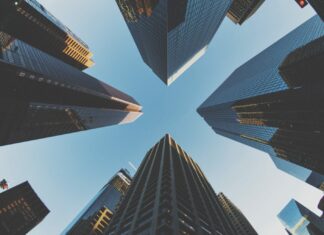 Investori utekajú k hotovosti. Výhľad hospodárskeho rastu je najslabší od roku 2008 Investori utekaju k hotovosti