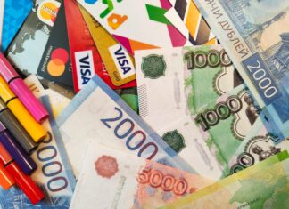 Protiruské sankcie začali fungovať. Rubeľ výrazne stratil, centrálna banka zdvojnásobila sadzby ruský rubl