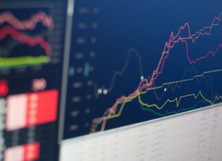 Globálne akcie sa ocitli pod predajným tlakom. Burza v Hongkongu odpísala skoro 4 percentá Americké akcie