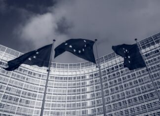 Európska únia nezľaví zo svojich klimatických cieľov, ani kvôli vojne na Ukrajine Vlajky Európskej únie