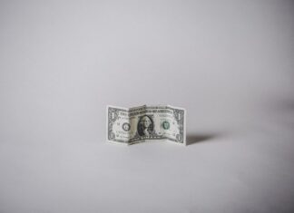 Dolár vystúpil na štvortýždňové maximum. Paradoxne vďaka štyridsaťročnej inflácii Dolár vystúpil na štvortýždňové maximum.