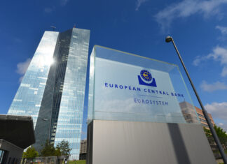 Dolár ustupuje zo svojich 20-ročných maxím. Investori vsadili na zvýšenie sadzieb ECB Dolár ustupuje zo svojich 20-ročných maxím. Investori vsadili na zvýšenie sadzieb ECB Zasadnutie Rady Európskej centrálnej banky je naplánované na tento štvrtok. Očakáva sa, že sa bude diskutovať o podrobnostiach nástroja proti fragmentácii, ktorý chce ECB použiť na pomoc južnému krídlu eurozóny pri financovaní jej dlhu. Zároveň sa očakáva zvýšenie kľúčových úrokových sadzieb.