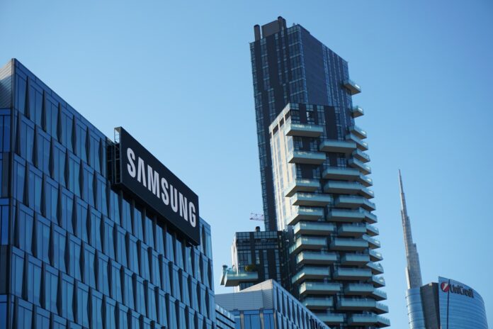 Všetci poznajú Samsung ako značku inteligentných telefónov alebo domácich spotrebičov, ale kto pred pandémiou covidu vedel, že Samsung je silný v oblasti polovodičových čipov?