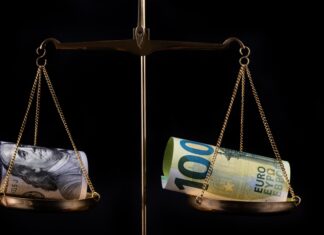 Rastúce ceny plynu v Európe vrátili euro na paritu s dolárom Rastúce ceny plynu v Európe vrátili euro na paritu s dolárom Približne o päť týždňov neskôr sa euro a americký dolár opäť obchodovali v kurze jedna ku jednej. Euro voči doláru oslabilo na úroveň tzv. parity. Môžu za to prudko rastúce ceny zemného plynu na európskom trhu.