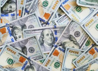 Americký dolár poslal euro na nové 20-ročné minimum. Bank of Japan zachraňuje jen Krátko po tom, ako Federálny rezervný systém oznámil tretie zvýšenie sadzieb o 0,75 percentuálneho bodu v rade, začal americký dolár prudko posilňovať.