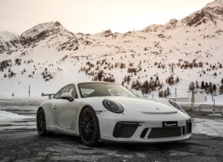 Spoločnosť Porsche zverejnila prospekt pre vstup na burzu. A určila cenu, za ktorú bude ponúkať svoje akcie Spoločnosť Porsche zverejnila prospekt pre vstup na burzu. A určila cenu, za ktorú bude ponúkať svoje akcie