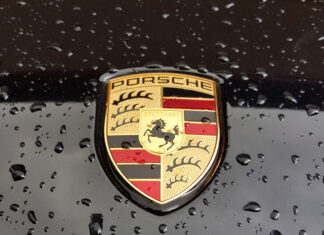 Spoločnosť Porsche sa chystá vstúpiť na burzu. Aký podiel spoločnosti sa bude ponúkať a koľko IPO vynesie? Nemecký výrobca luxusných vozidiel má pred sebou veľkú udalosť. Na prelome septembra a októbra sa očakáva, že spoločnosť Porsche vstúpi na burzu. Investorom ponúkne osempercentný podiel vo forme prioritných akcií.