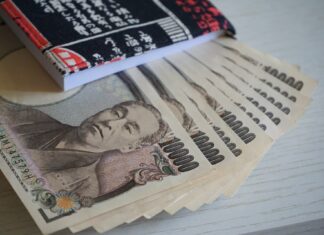 Japonský jen naďalej stráca svoju pozíciu voči doláru a prekonáva psychologickú hranicu japonský jen, měna
