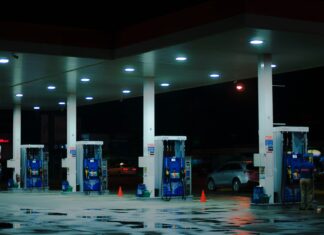 Cena ropy sa vrátila k rastu. OPEC pravdepodobne nezvýši svoju produkciu z obavy pred recesiou Zatiaľ čo na začiatku týždňa sa barel ropy Brent obchodoval za cenu veľmi blízku 82 USD, v utorok je všetko inak.