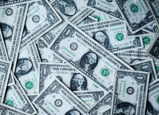 Warren Buffett upravoval svoje investičné portfólio. Kúpil veľký podiel vo veľkej spoločnosti Warren Buffett prostredníctvom spoločnosti Berkshire Hathaway kúpil akcie spoločnosti Taiwan Semiconductor Manufacturing Company (TSMC) v hodnote viac ako štyri miliardy dolárov.