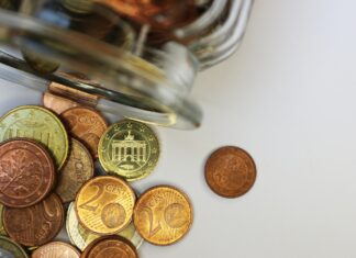Orientácia v termínovaných vkladoch v Českej republike: komplexný prehľad Zatiaľ čo na začiatku nového roka americký dolár drvil euro, v polovici týždňa sa karta obrátila. Euro voči doláru posilnilo.