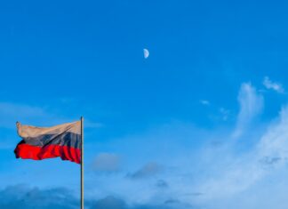 Kremeľ v reakcii na obmedzenie cien zakázal vývoz ruskej ropy do EÚ a krajín G7 Od februára budúceho roka Rusko prestane vyvážať ropu do Európskej únie a krajín G7.