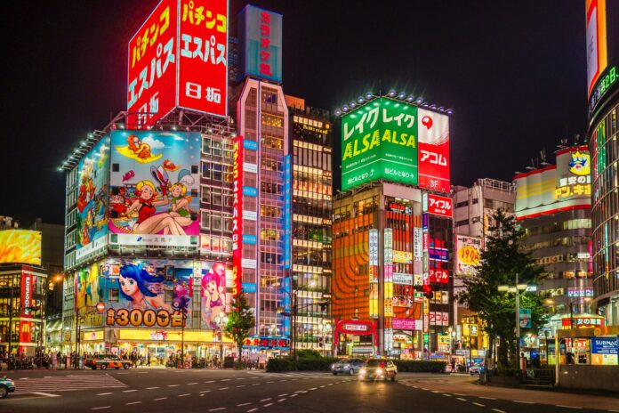 tokio Japonská centrálna banka v súčasnosti povoľuje odchýlku výnosov 10-ročných štátnych dlhopisov o pol percentuálneho bodu na obe strany od cieľovej úrovne.
