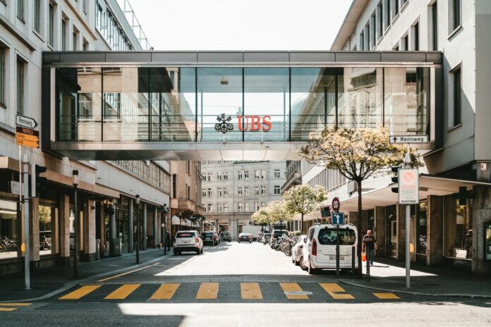 ubs-credit-suisse UBS, Credit Suisse, Akcionar