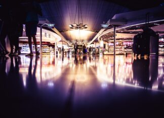 Reťazec Duty free Heinemann kupuje svoju sieť Travel Free od spoločnosti Unimex Skupina Unimex Jiřího Šimáňa a Jaromíra Šmejkala bola založená v roku 1991 a je jednou z dominantných obchodných skupín na českom trhu.