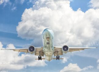 Boeing zvýšil štvrťročné tržby o 18 percent a zvyšuje výrobu lietadiel 737 MAX Americký výrobca lietadiel Boeing v druhom štvrťroku zvýšil tržby o 18 percent na 19,75 miliardy dolárov.