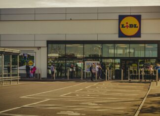 Reťazec Lidl prejavil záujem o kúpu 600 predajní Casino a Monoprix Obchodný reťazec Lidl údajne prejavil záujem o kúpu asi 600 predajní potravín Casino a Monoprix vo Francúzsku