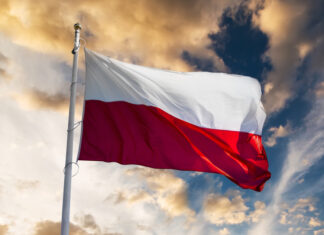 Poľsko podpísalo s USA zmluvu o nákupe 486 raketometov HIMARS polska vlajka, himars
