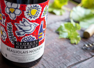 Beaujolais nouveau sa predáva od polnoci, takmer polovica sa vypije mimo Francúzska víno, francie, lahev, beaujolais nouveau