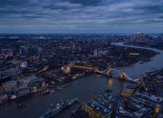 Bank of England ponechala úrokové sadzby nezmenené, chce ich udržať na vysokej úrovni dlhšie Bank of England, čo je oficiálny názov britského menového orgánu, drží základnú sadzbu na úrovni 5,25 % od augusta. Predtým ju od decembra 2021 zvýšila 14-krát po sebe.