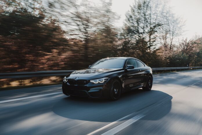 BMW Predaj plne elektrických automobilov vzrástol o 74 percent na 376 000 vozidiel. BMW tak v tomto segmente rástlo rýchlejšie ako celý trh plne elektrických vozidiel. Elektrické vozidlá sa na celkovom predaji koncernu podieľali 15 percentami.