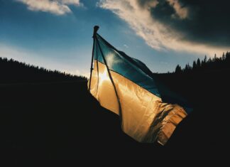 Vývoz z Ukrajiny vlani klesol o 18,7 % na najnižšiu úroveň za posledných desať rokov Svyrydenková však uviedla, že v decembri bol zaznamenaný pozitívny trend. Hodnota vývozu prvýkrát v druhej polovici roka prekročila tri miliardy USD a objem vývozu sa prvýkrát od marca zvýšil nad desať miliónov ton.