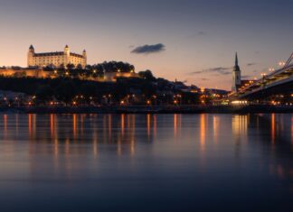 Slovenská ekonomika vlani spomalila na 1,1 percenta Štatistický úrad SR potvrdil, že hospodársky rast Slovenska sa v minulom roku spomalil na 1,1 %. Okrem roku 2020 to bol najhorší výsledok od roku 2013.