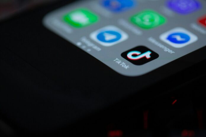 tiktok musí splniť podmienky do 30. septembra